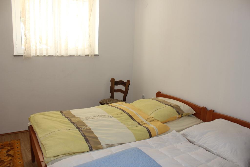 Apartments Toni Na Moru Drage Room photo